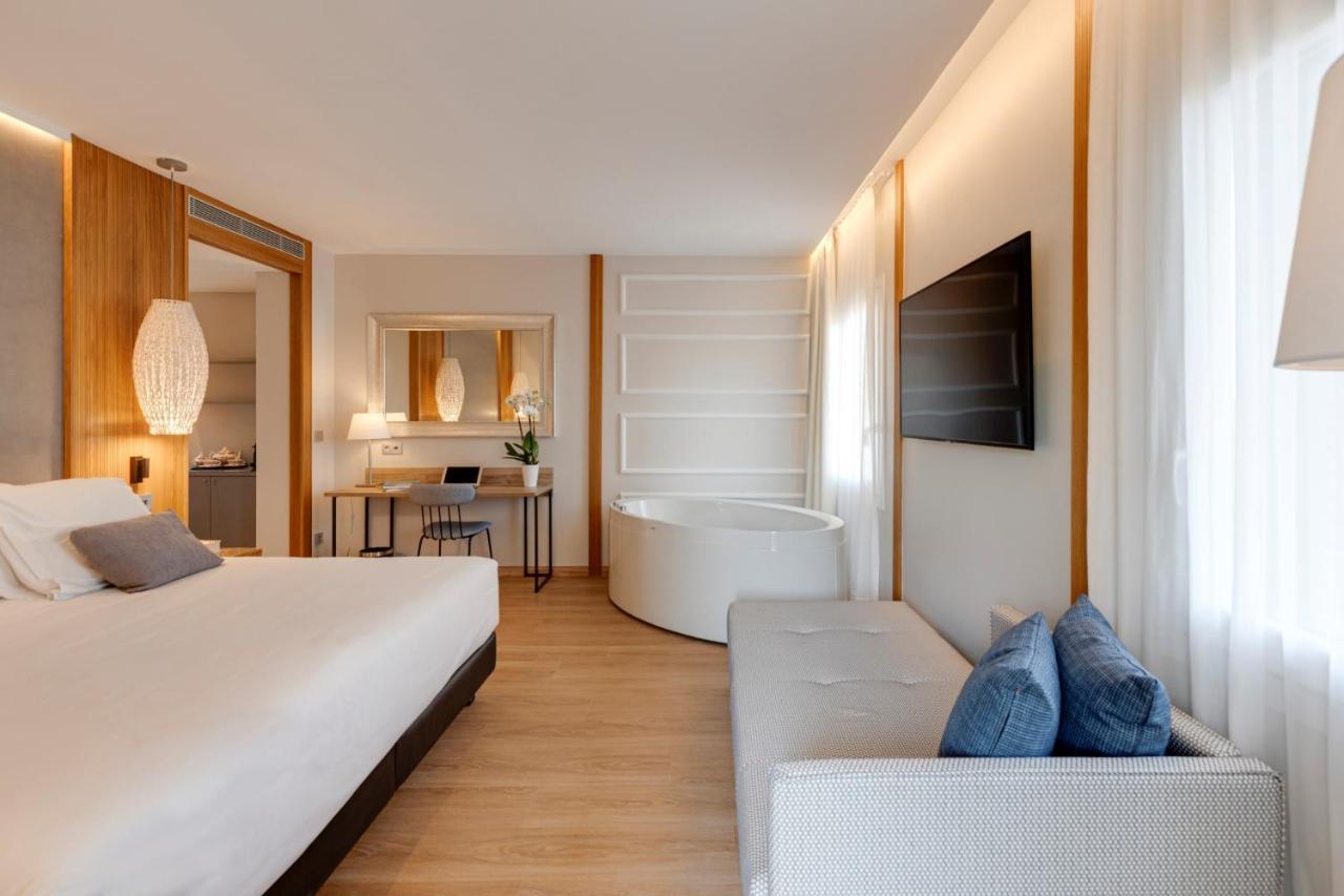 Hotel Boutique Mirlo バルセロナ エクステリア 写真 A room at the hotel